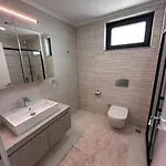 Rueyam 1 Villa *