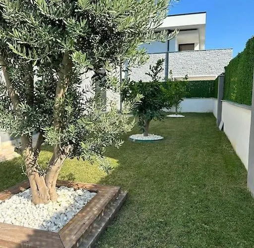 Rueyam 1 Villa