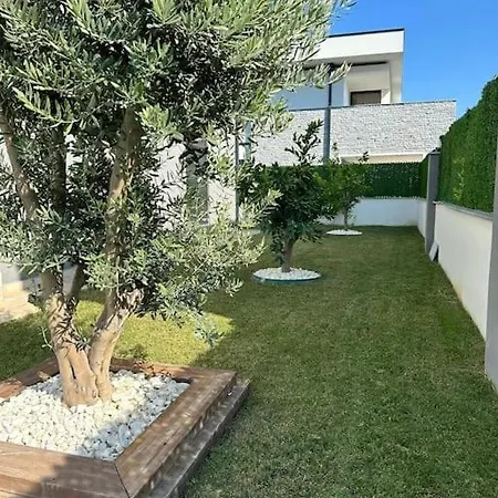 Rueyam 1 Villa
